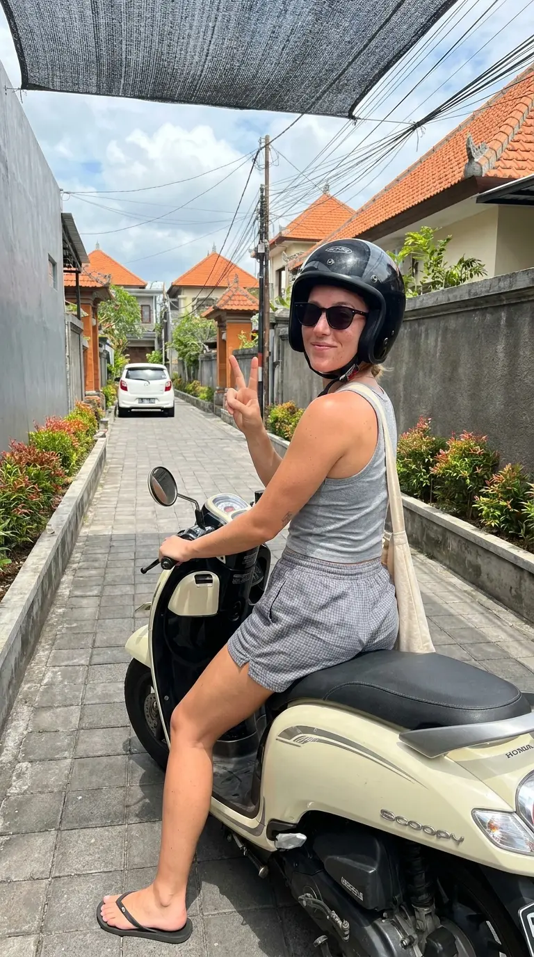 Pelanggan motoranbali bersama motor sewaan, foto 6