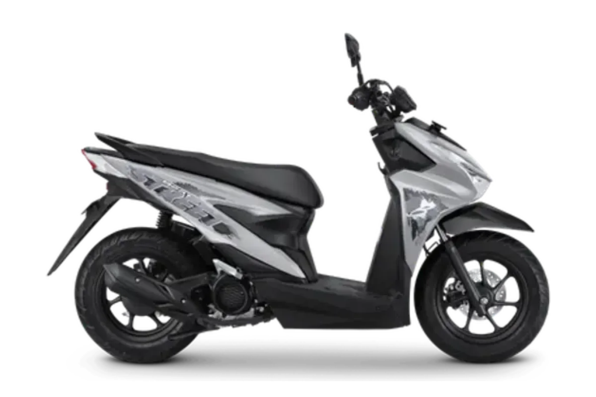 Honda BeAT Street warna silver, tampak samping