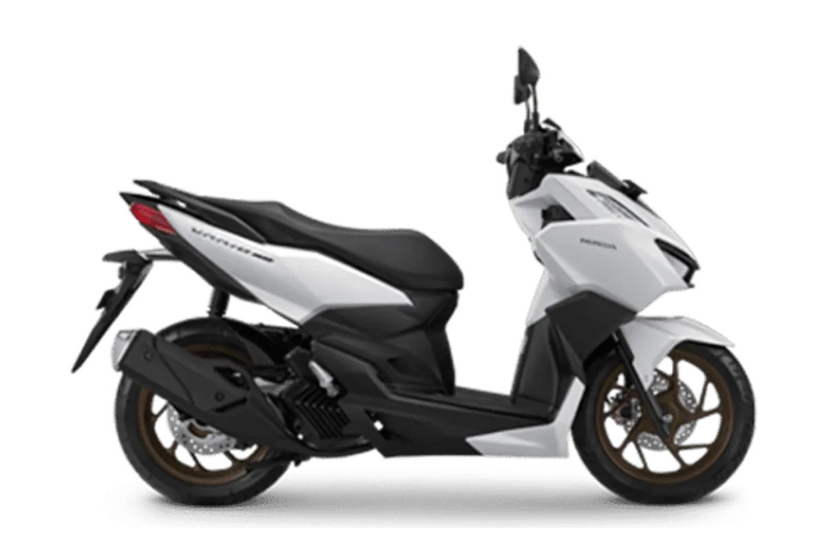 Honda Vario 160 warna putih, tampak samping